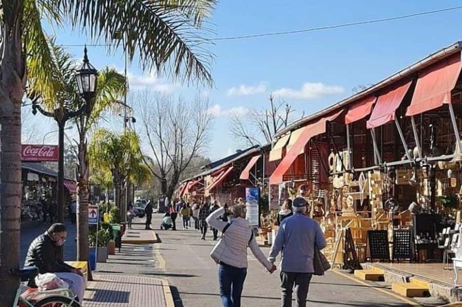 Buenos Aires: Tigre Delta Half-Day Tour with Navigation - Guides and Languages: English, Portuguese, Spanish, and the Reality of Group Audio