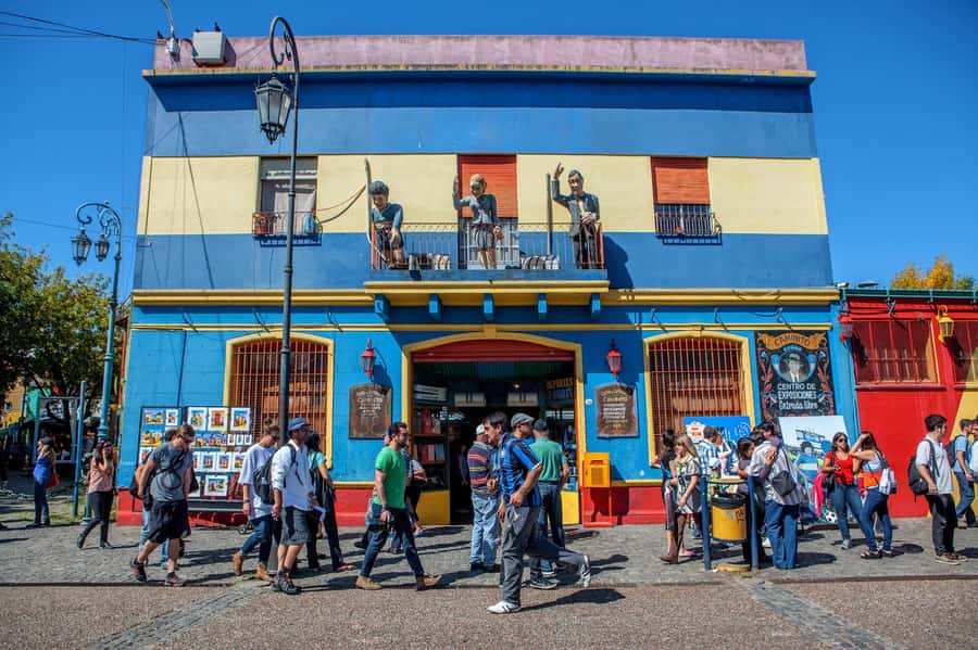 Classic City Tour of Buenos Aires: Neighborhoods and Emblems - Entering Buenos Aires with a 4-hour reality check