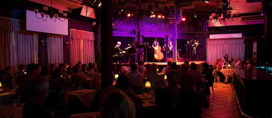 Tango Show at El Querandi with optional Dinner - El Querandí: the San Telmo setting that does half the work